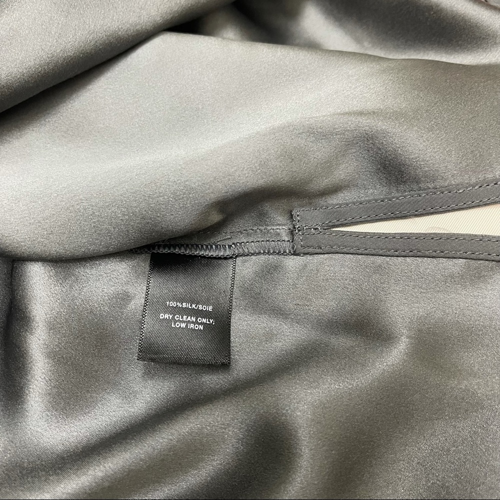 ๐ฃ 4 FOR $20 ๐ฃ Lafayette 148 Vneck Silk Elongated Cuff Blouse Silver Beaded XS - Picture 3 of 10